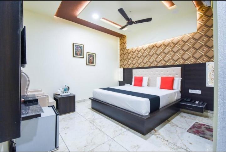 Hotel Ravi Residency Джаландхар Екстериор снимка