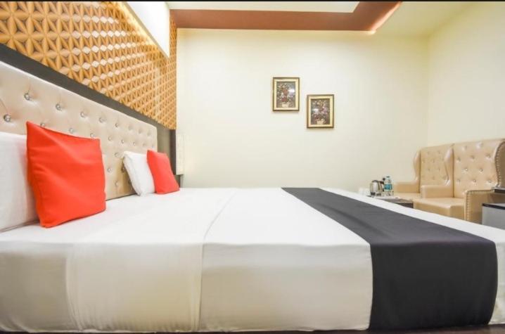 Hotel Ravi Residency Джаландхар Екстериор снимка