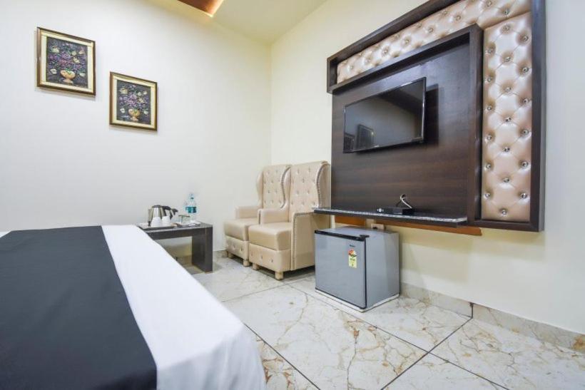 Hotel Ravi Residency Джаландхар Екстериор снимка