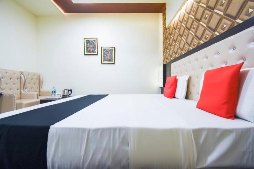 Hotel Ravi Residency Джаландхар Екстериор снимка
